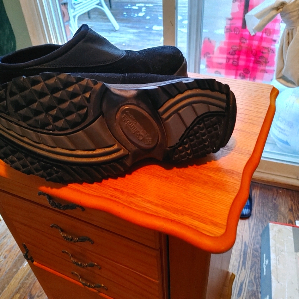 Size 6 Black Suede Columbia hiking shoes